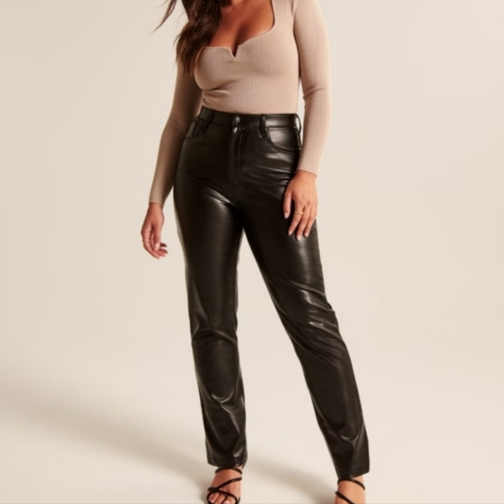 Abercrombie & Fitch Curve Love The 90s straight vegan leather pants